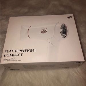 T3 FEATHERWEIGHT COMPACT FOLDING DRYER